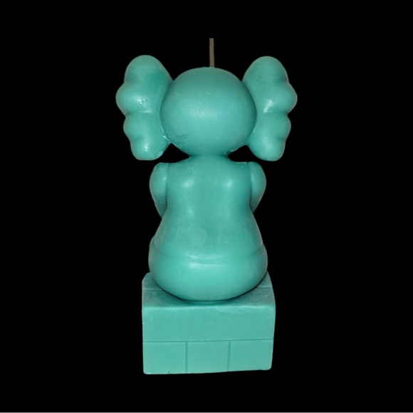 Designer Custom Hand Poured Kaws Street Art Candle Decor - Picture 13 of 16